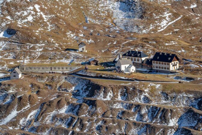 Kirche Maria Schnee und Schneeberghütte (Doppelhaus)