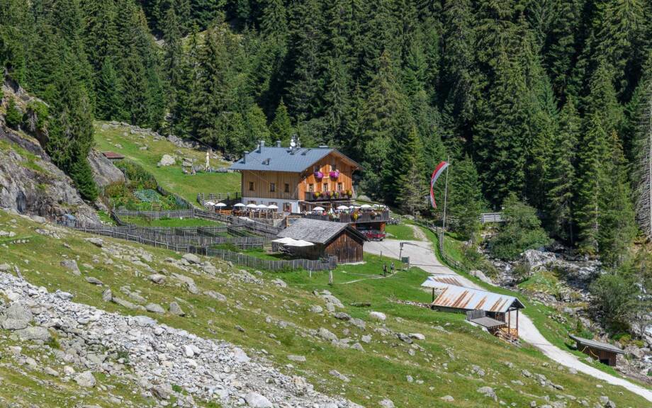 Berghaus, Schutzhaus, Schutzhütte, Schutzhütte Nasereit, refuge, rifugio
