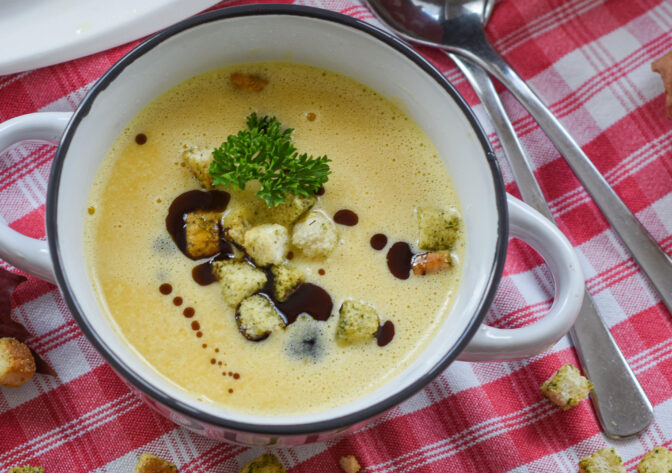 Südtiroler Weinsuppe