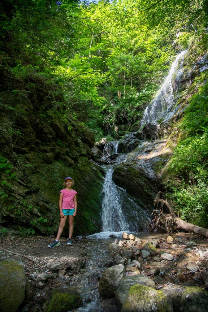 Anna vor dem Klebensteiner Wasserfall