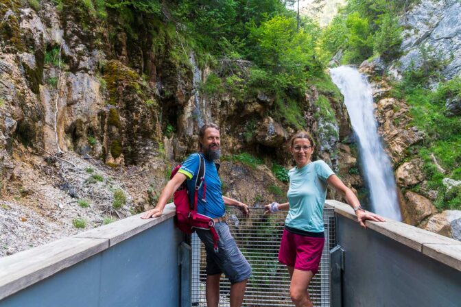 Die beste Ehefrau von allen und ich vor dem Tschaukofal in der Tscheppaschlucht