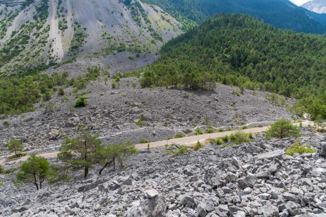 Blick hinunter auf die Straße „Strada Provinciale per il Lago di Tovel“
