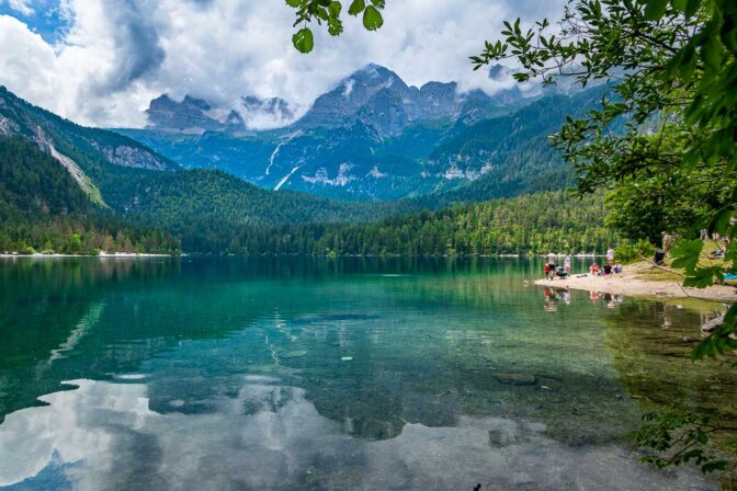 Der Bergsee "Lago di Tovel" (Tovelsee) im Val di Tovel