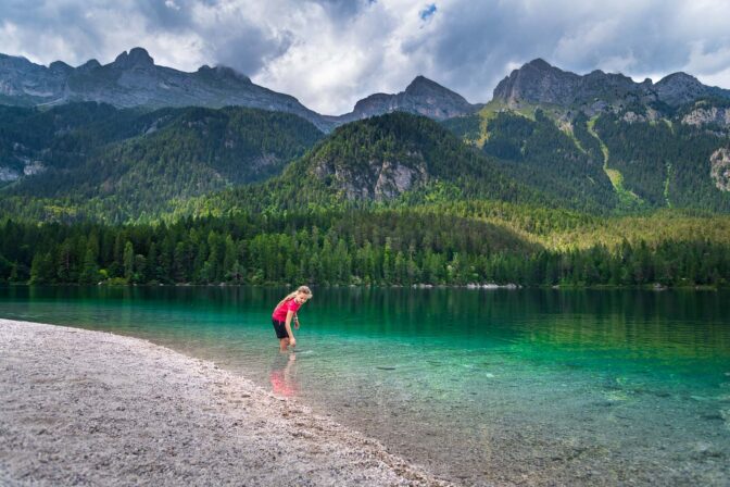 Bergsee, Kiesstrand Lago di Tovel, Kinder, Lago di Tovel, Strand, Tovelsee, Val di Tovel, spielen