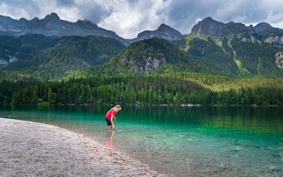 Bergsee, Kiesstrand Lago di Tovel, Kinder, Lago di Tovel, Strand, Tovelsee, Val di Tovel, spielen