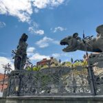 Auch der Lindwurm ist ein Wahrzeichen von Klagenfurt. Hier ist er am Lindwurmbrunnen zu sehen.