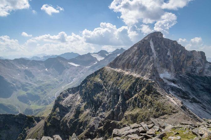 Die beeindruckende Weißwand mit dem 7er-Steig.