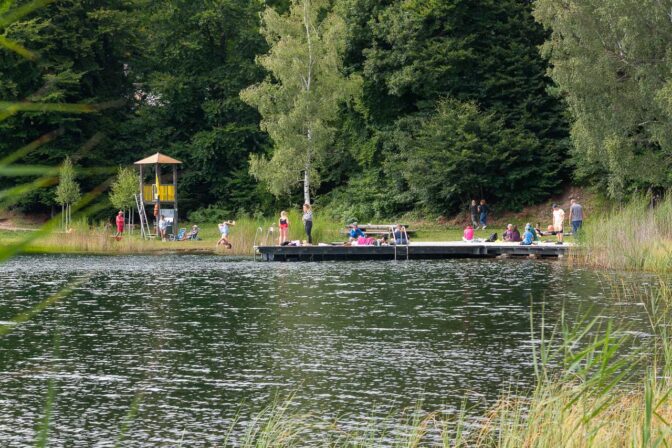 Sprung in den Bergsee Lago Santo