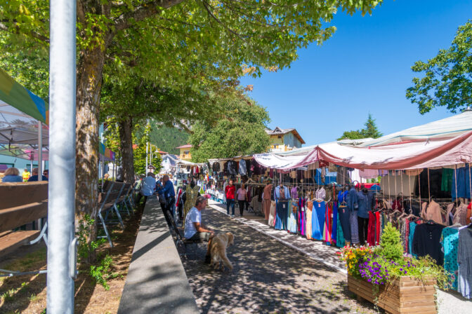 Im Rahmen der „Sagra di San Valentino” von Fai della Paganella findet ein großer Markt statt.