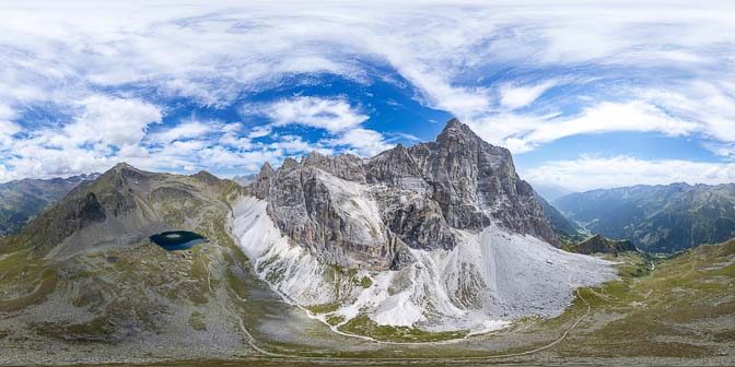 360°-Panorama an der Westwand des Pflerscher Tribulauns mit Blick auf die Tribulaunhütte, den Sandessee und das Pflerschtal. 360°-Panorama an der Westwand des Pflerscher Tribulauns mit Blick auf die Tribulaunhütte, den Sandessee und das Pflerschtal.