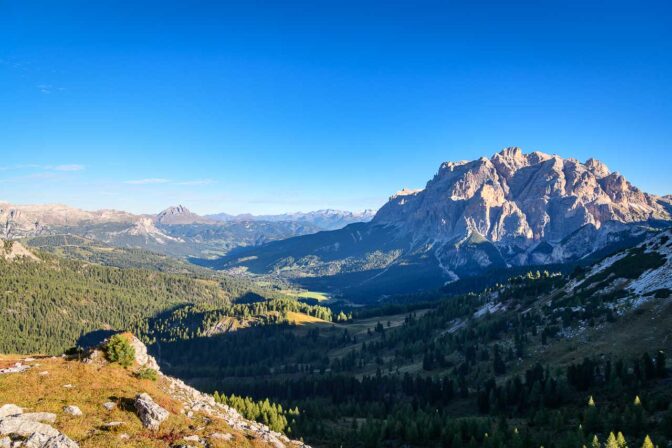 Blick ins Gadertal (Hochabteital) mit dem Piz Cunturines im Vordergrund