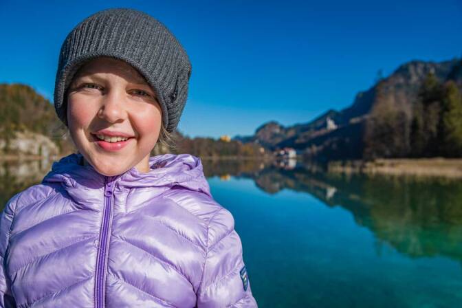 Anna am – nein, auf dem Alpsee, ein Steg ermöglicht es – Alpsee!