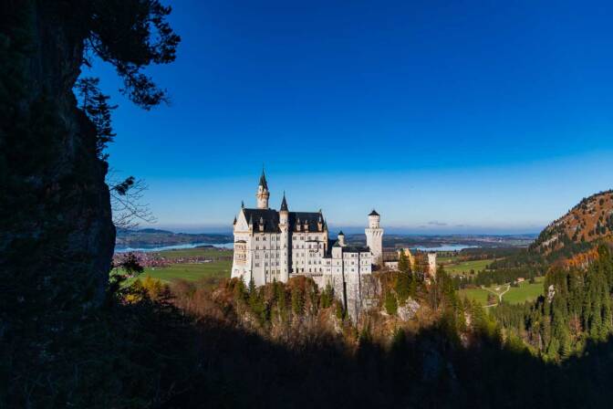 Schloss Neuschwanstein, von der Marienbrücke aus gesehen.