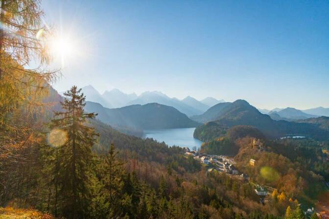 Ausblick „Jugend“ hinunter auf den Alpsee mit Schloss Hohenschwangau