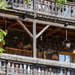 Balkon, Bauerngehöft, Bauernhaus, Bauernhof, Gehöft, Gehöfte, Hof, Hofstelle, Holzhaus, cascina, farm, farm building, farmstead, fattoria, grange, homestead, masseria
