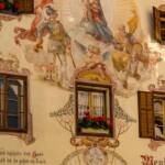 Castelrotto, Fassade, Fassadenmalerei, Freske, Fresken, Fresko, Front, Hauptansicht, Kastelruth, Lüftlmalerei, Schauseite, Stirnseite, Straßenseite, Vorderansicht, Wandmalerei, cladding, faccia, facciata, face of a building