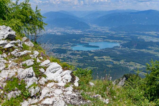 Was für ein toller Tiefblick! Der Faaker See in voller Pracht.