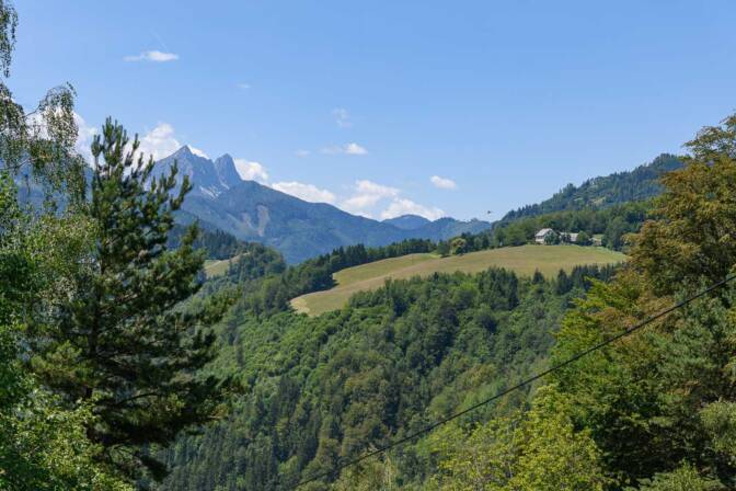 Blick vom Kundesattel in Bad Eisenkappel zum Karawanken Gipfel Dicke Koschuta (Tolsta Košuta)
