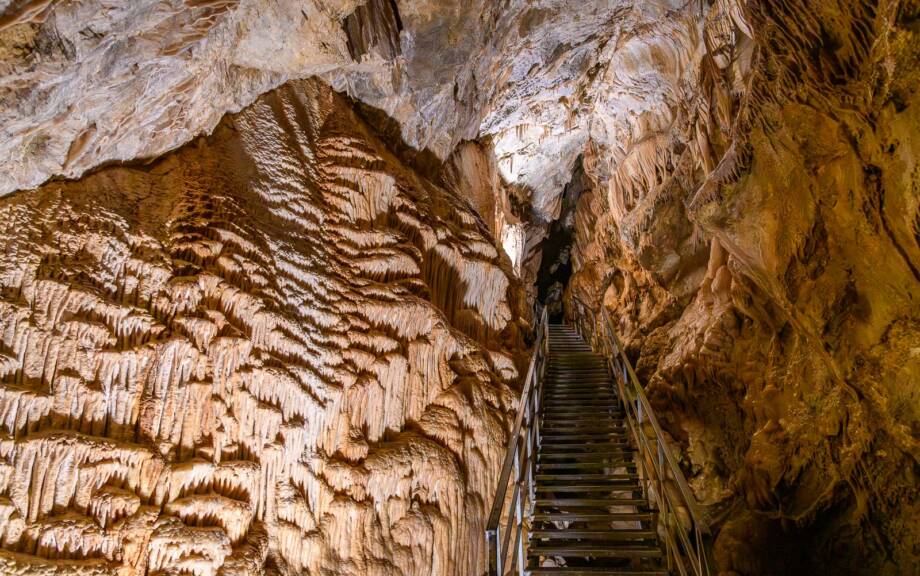 Höhle, Tropfsteinhöhlen