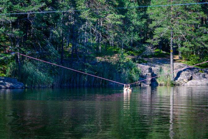 Eine Slackline, das gibt es heute hier auch!
