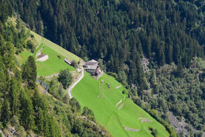 Steil sind die Bergbauernhof in Tabland
