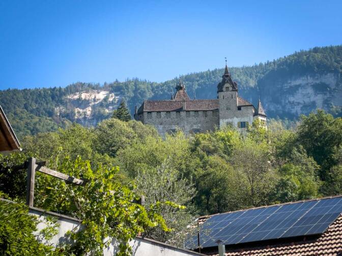 Schloss Enn von Montan aus gesehen