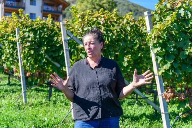 Architektin und Leiterin der heutigen Führung: Marlene Roner. Gesprochen wird auch mit den Händen. :-)