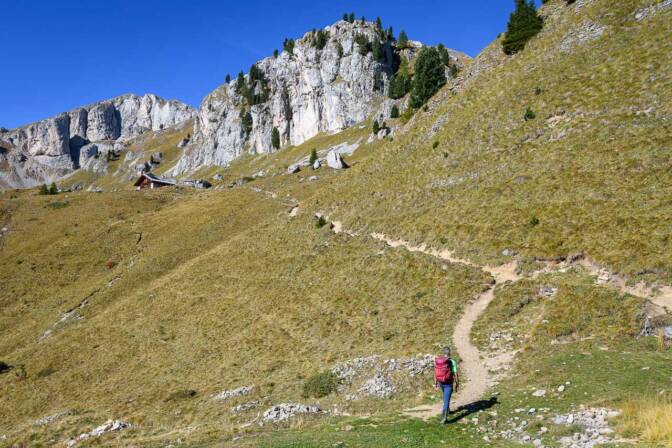 Die Schutzhütte Rifugio Vallaccia ist in Sicht